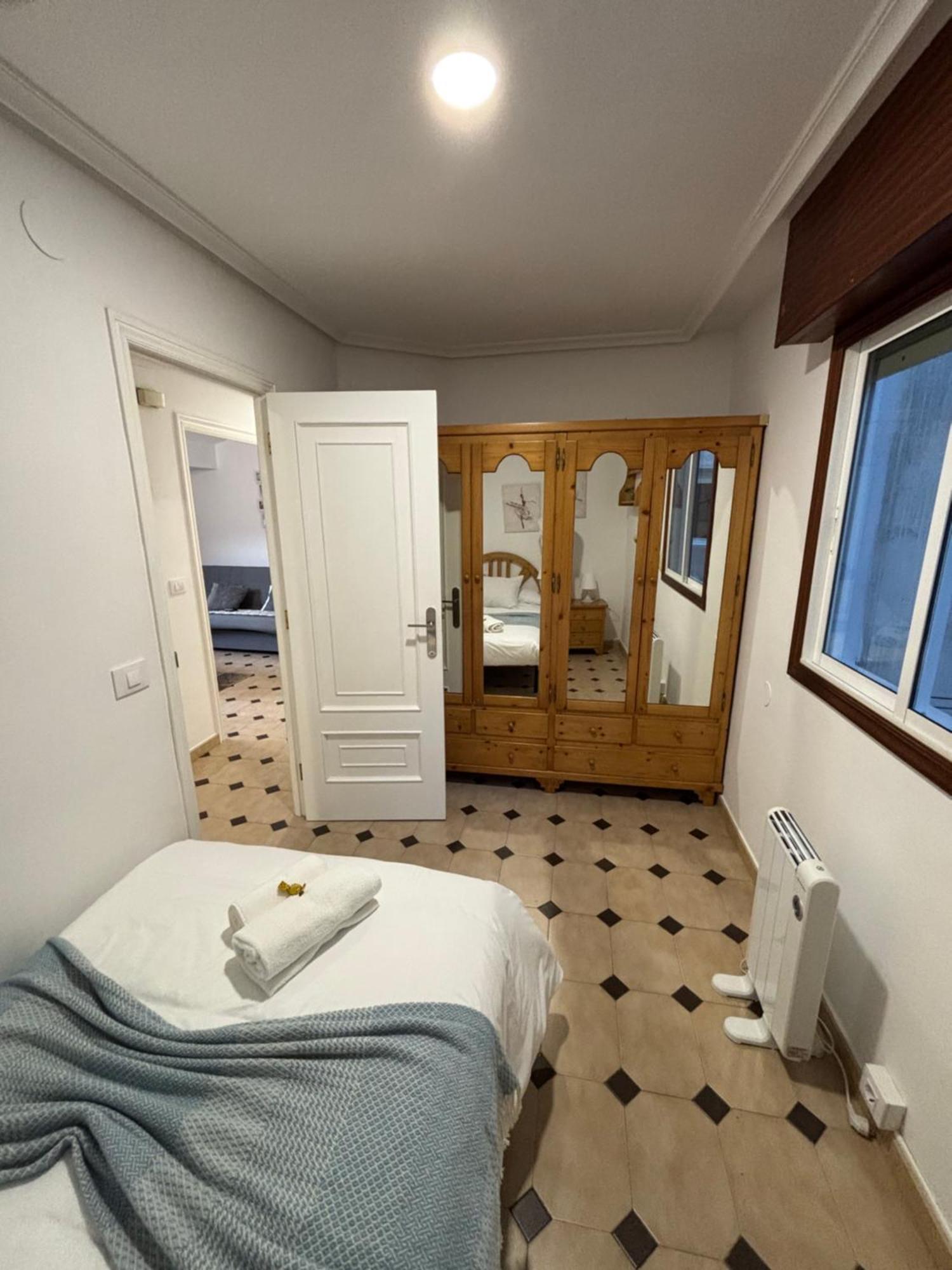 Apartament 16 *